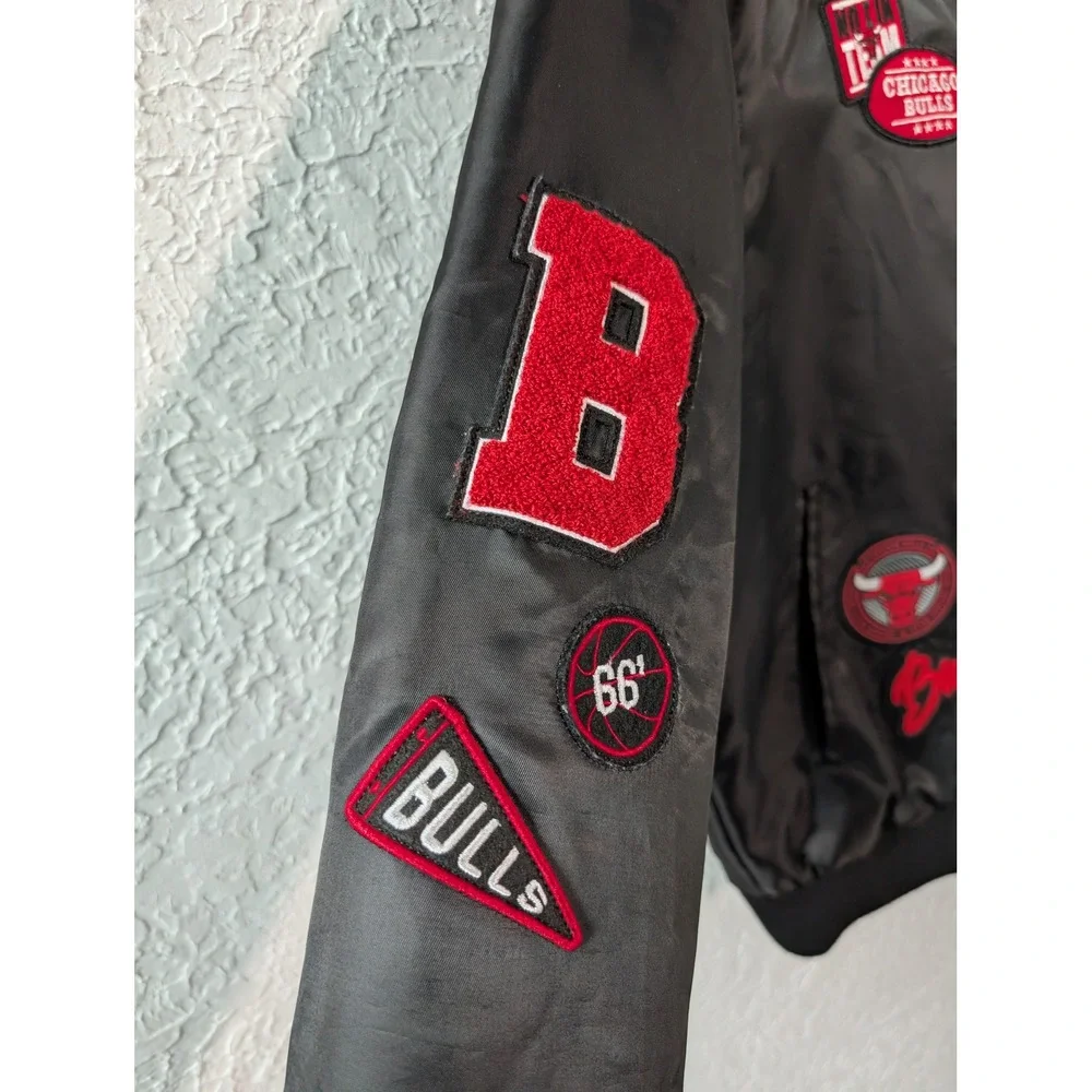 Y2K Style Chicago Bulls UNK NBA Satin Bomber Jacket Mens M Black Patch Full Zip